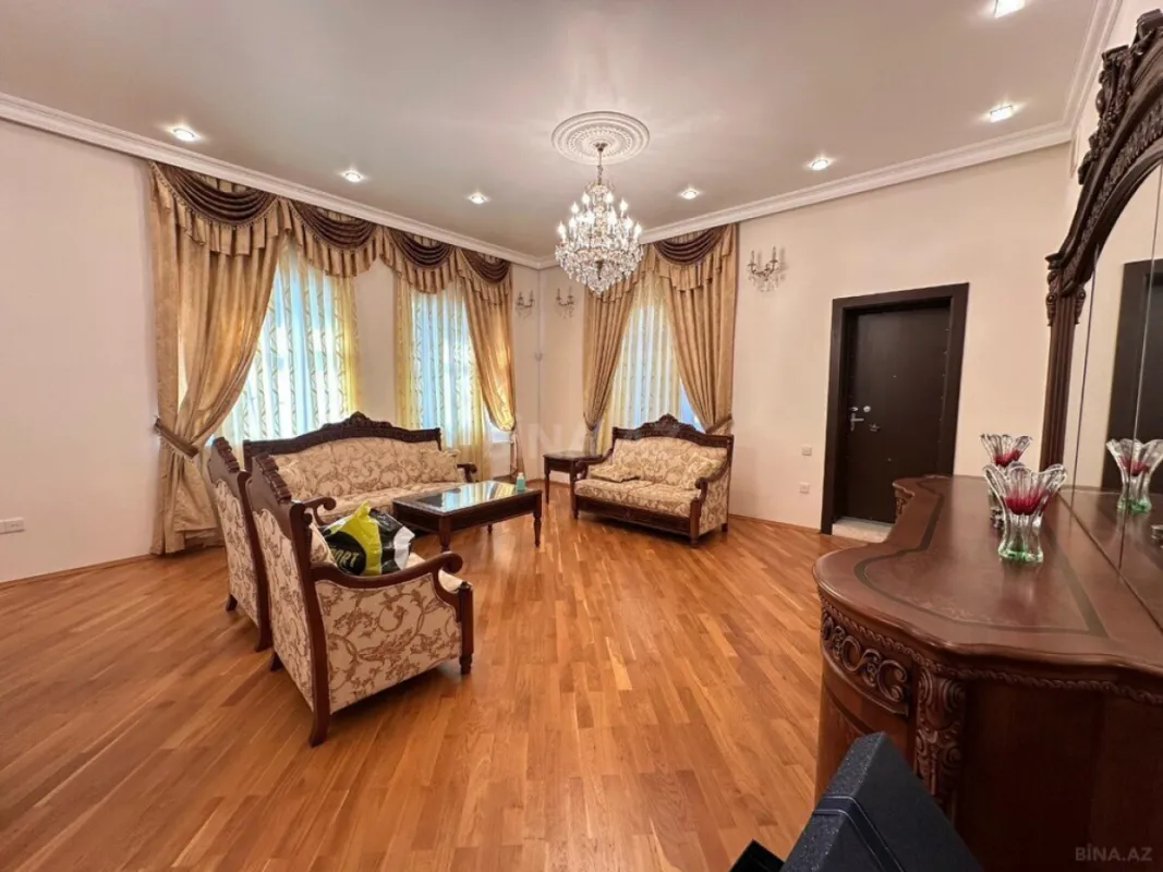 Satılır 7 otaqlı həyət evi 650 m²