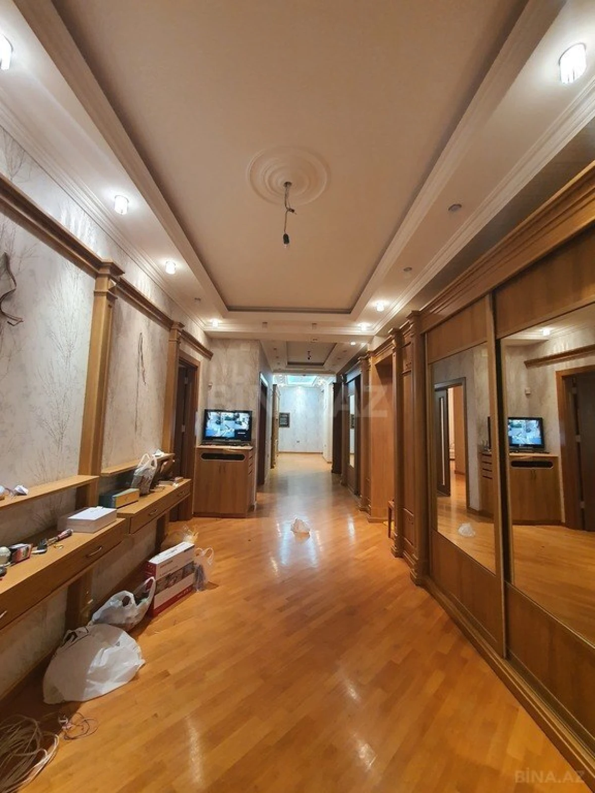 Satılır 12 otaqlı həyət evi 800 m²