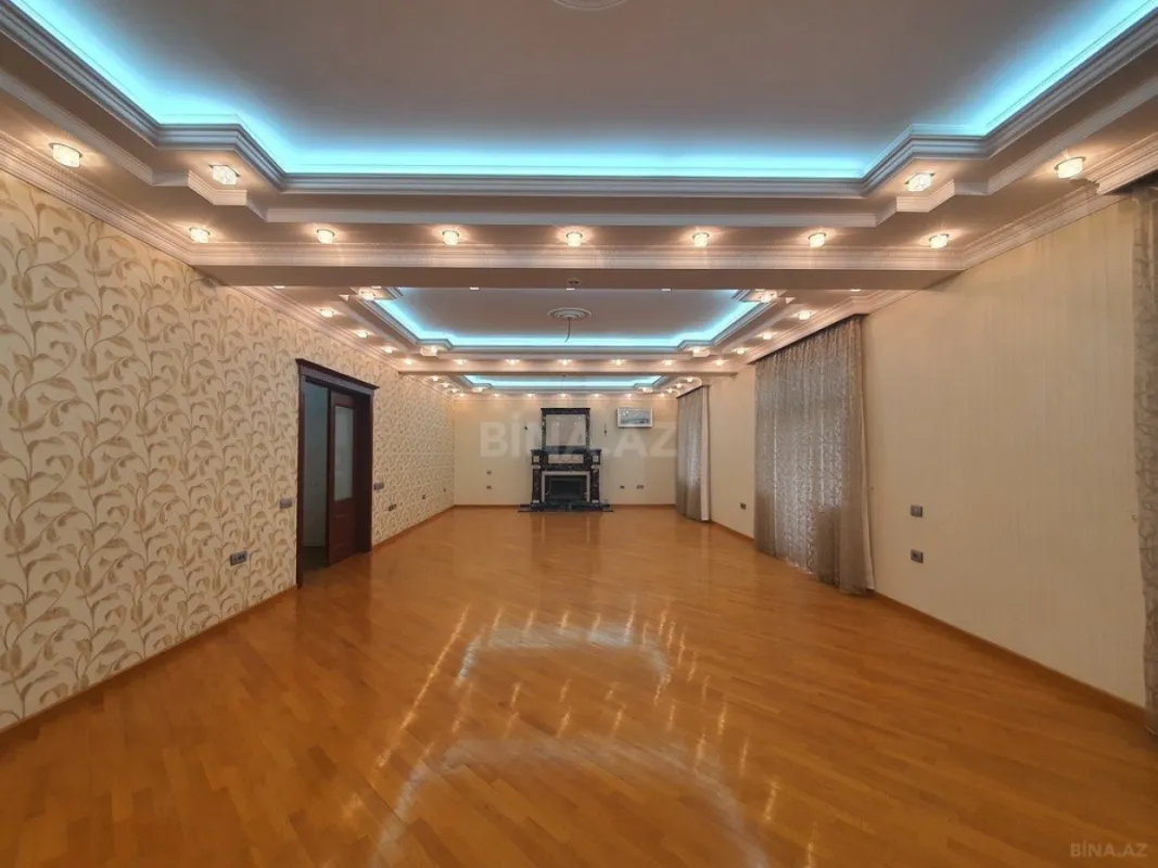 Satılır 12 otaqlı həyət evi 800 m²