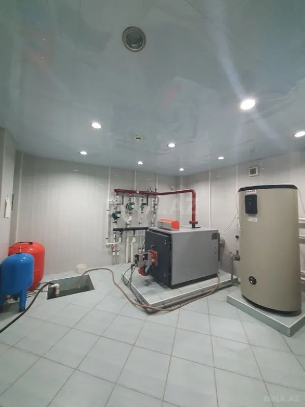 Satılır 12 otaqlı həyət evi 800 m²