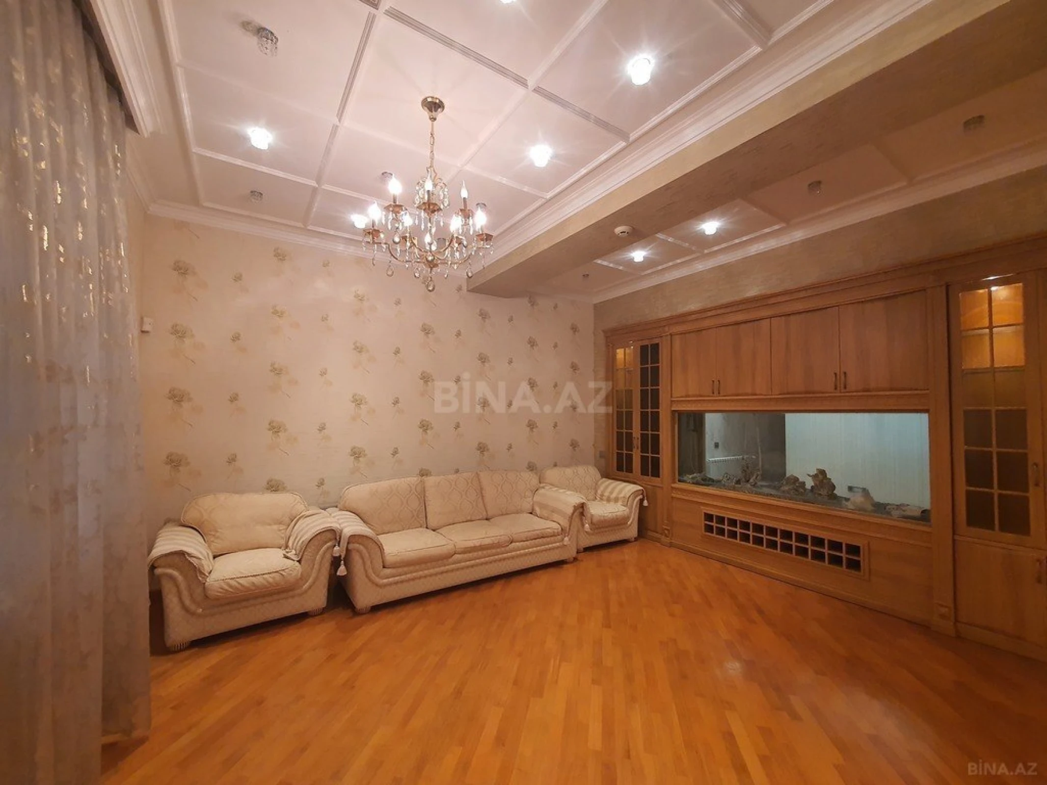 Satılır 12 otaqlı həyət evi 800 m²