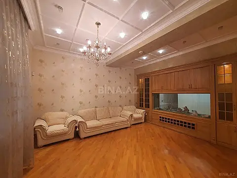 Satılır 12 otaqlı həyət evi 800 m²