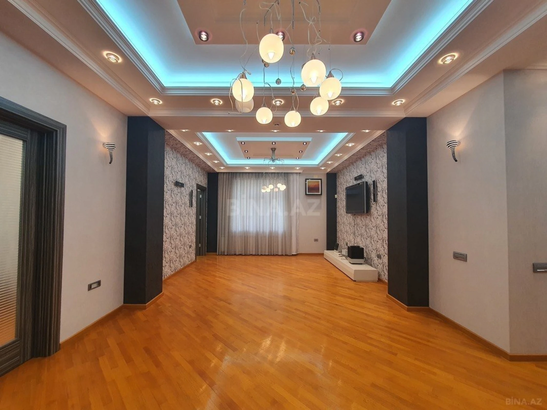 Satılır 12 otaqlı həyət evi 800 m²