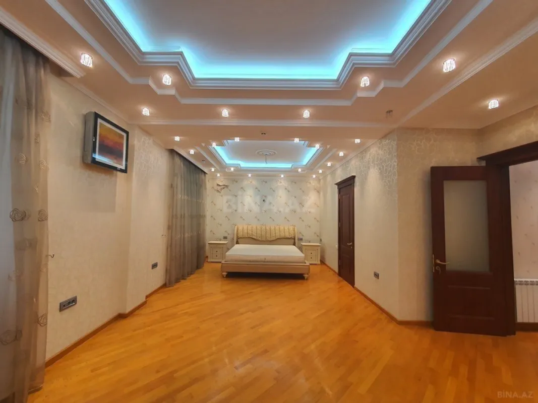 Satılır 12 otaqlı həyət evi 800 m²
