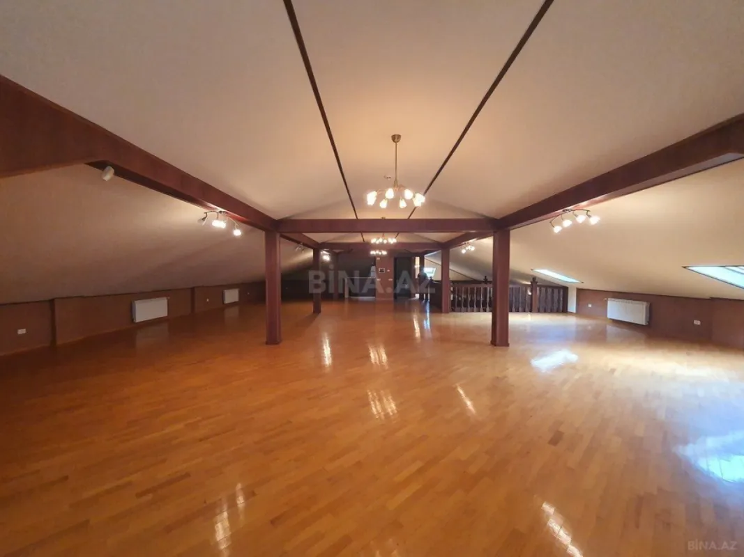 Satılır 12 otaqlı həyət evi 800 m²