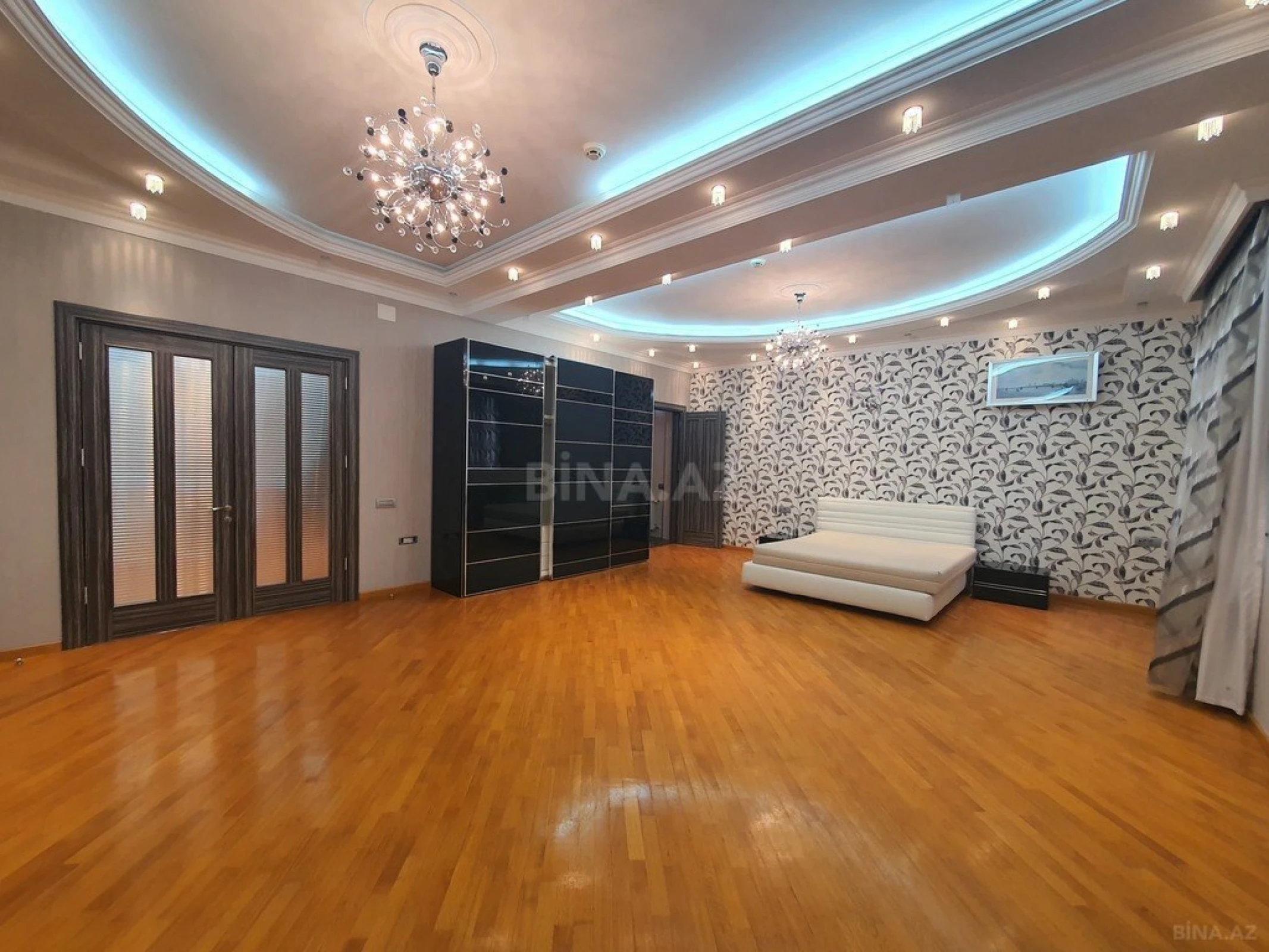 Satılır 12 otaqlı həyət evi 800 m²