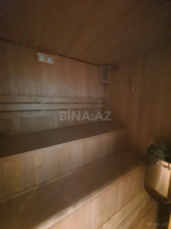 Satılır 12 otaqlı həyət evi 800 m²