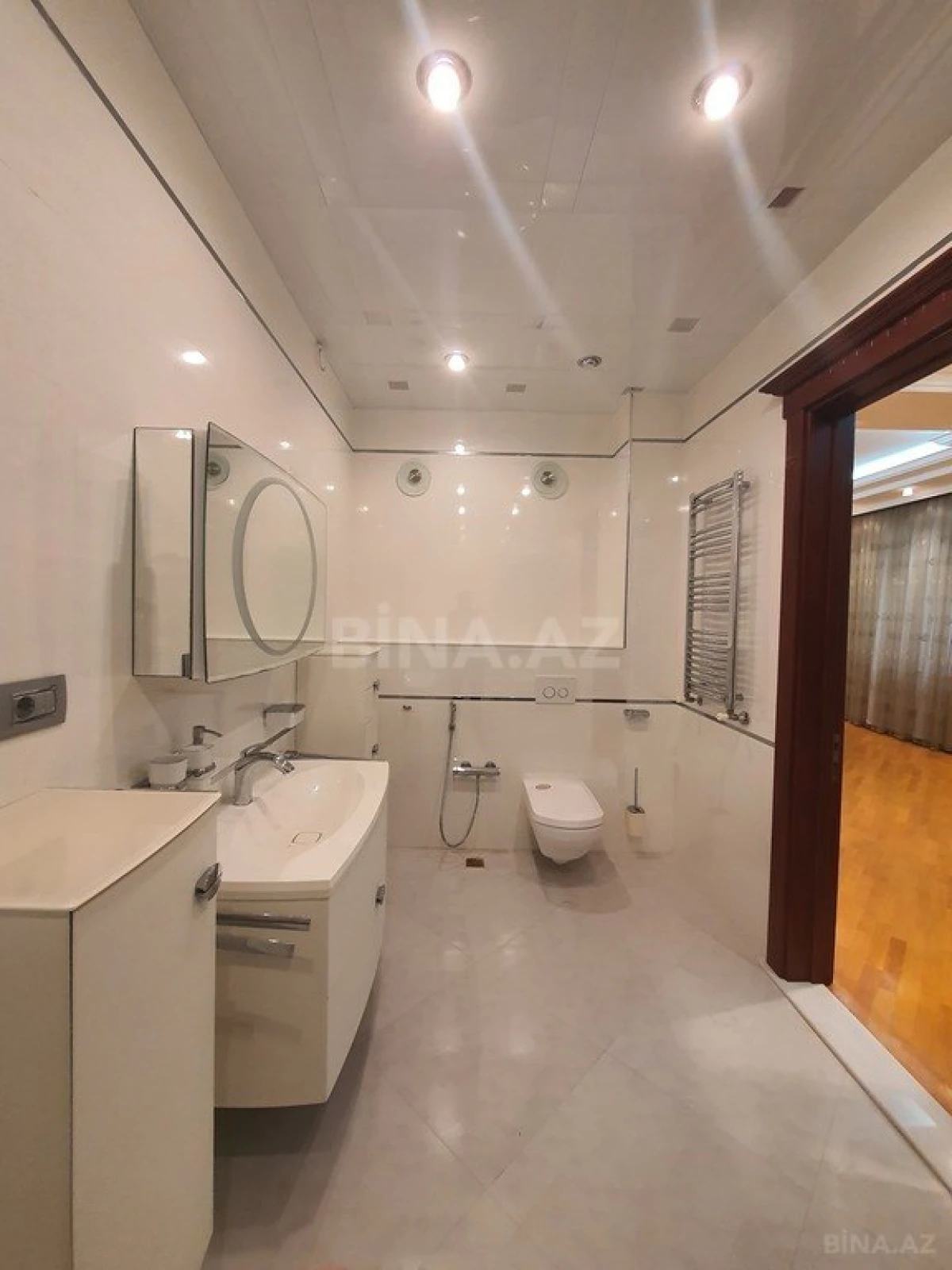 Satılır 12 otaqlı həyət evi 800 m²