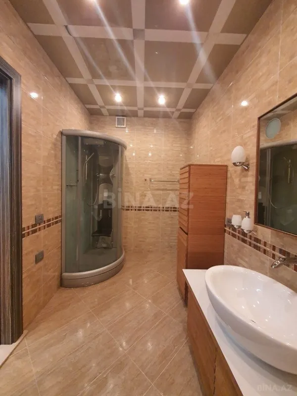 Satılır 12 otaqlı həyət evi 800 m²