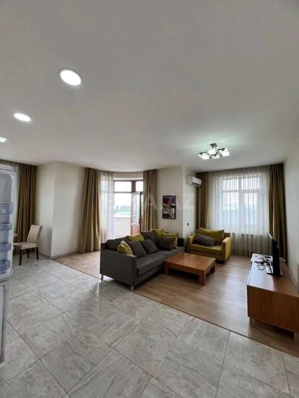 Kirayə verilir 2 otaqlı mənzil 70 m²