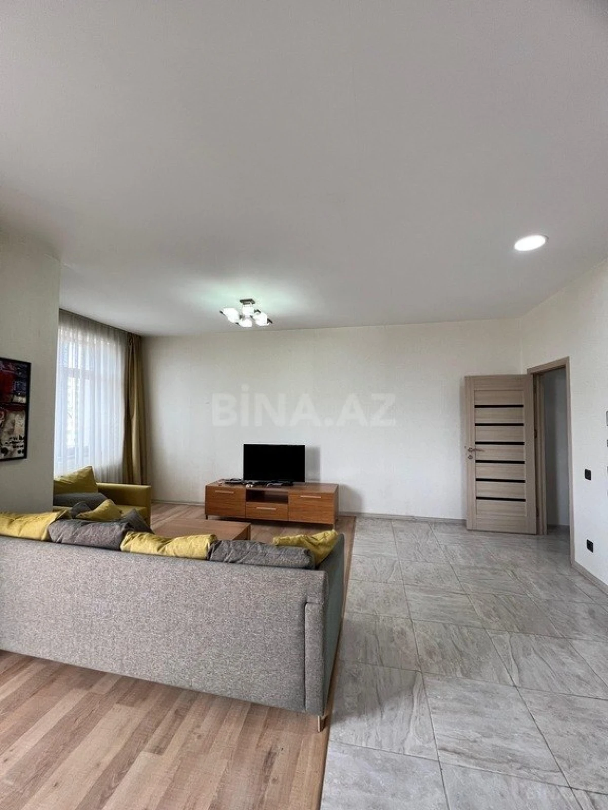 Kirayə verilir 2 otaqlı mənzil 70 m²