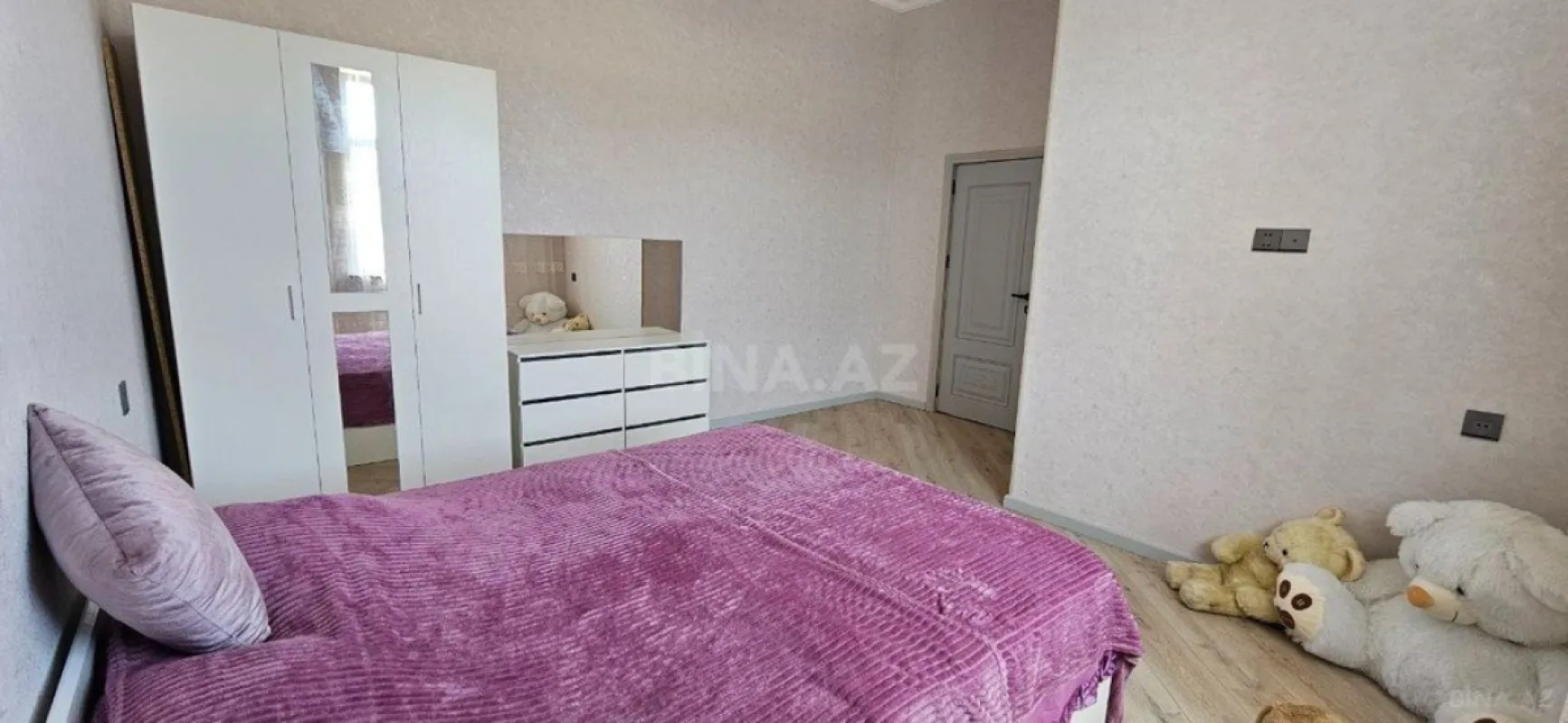 Satılır 4 otaqlı həyət evi 240 m²