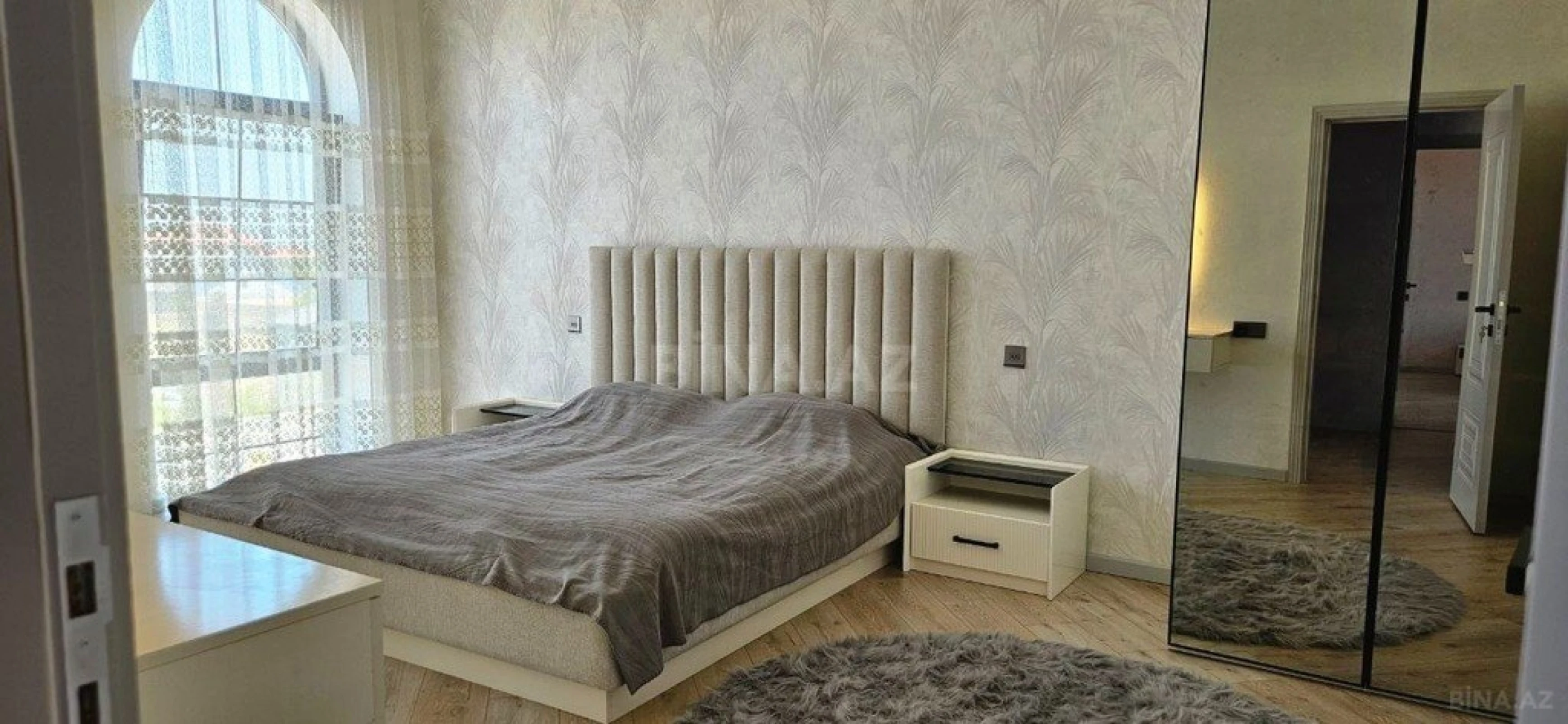 Satılır 4 otaqlı həyət evi 240 m²