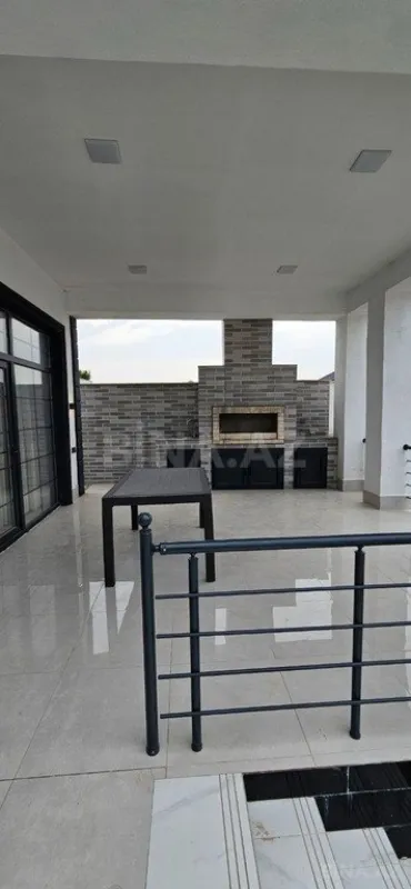 Satılır 4 otaqlı həyət evi 240 m²
