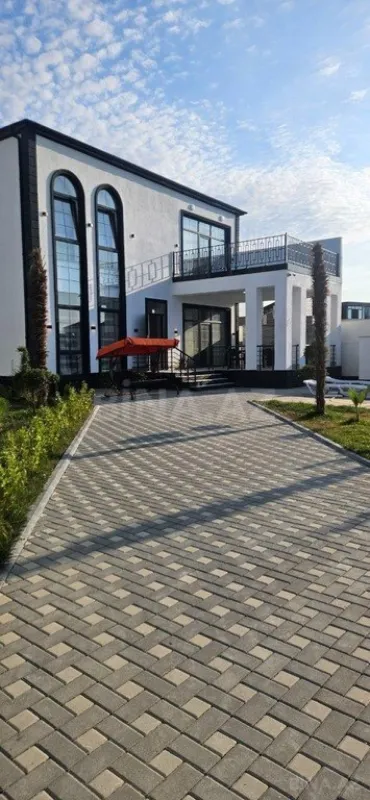 Satılır 4 otaqlı həyət evi 240 m²