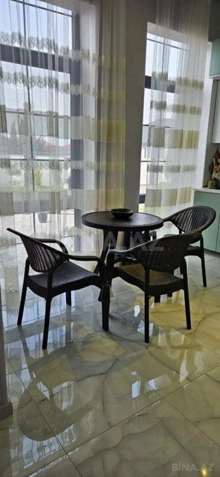 Satılır 4 otaqlı həyət evi 240 m²