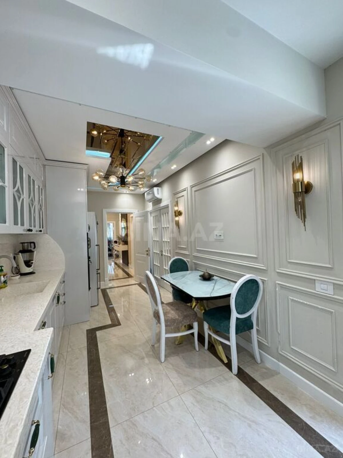 Satılır 4 otaqlı mənzil 155 m²