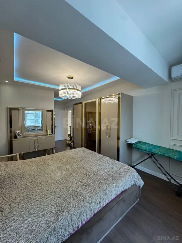 Satılır 4 otaqlı mənzil 155 m²