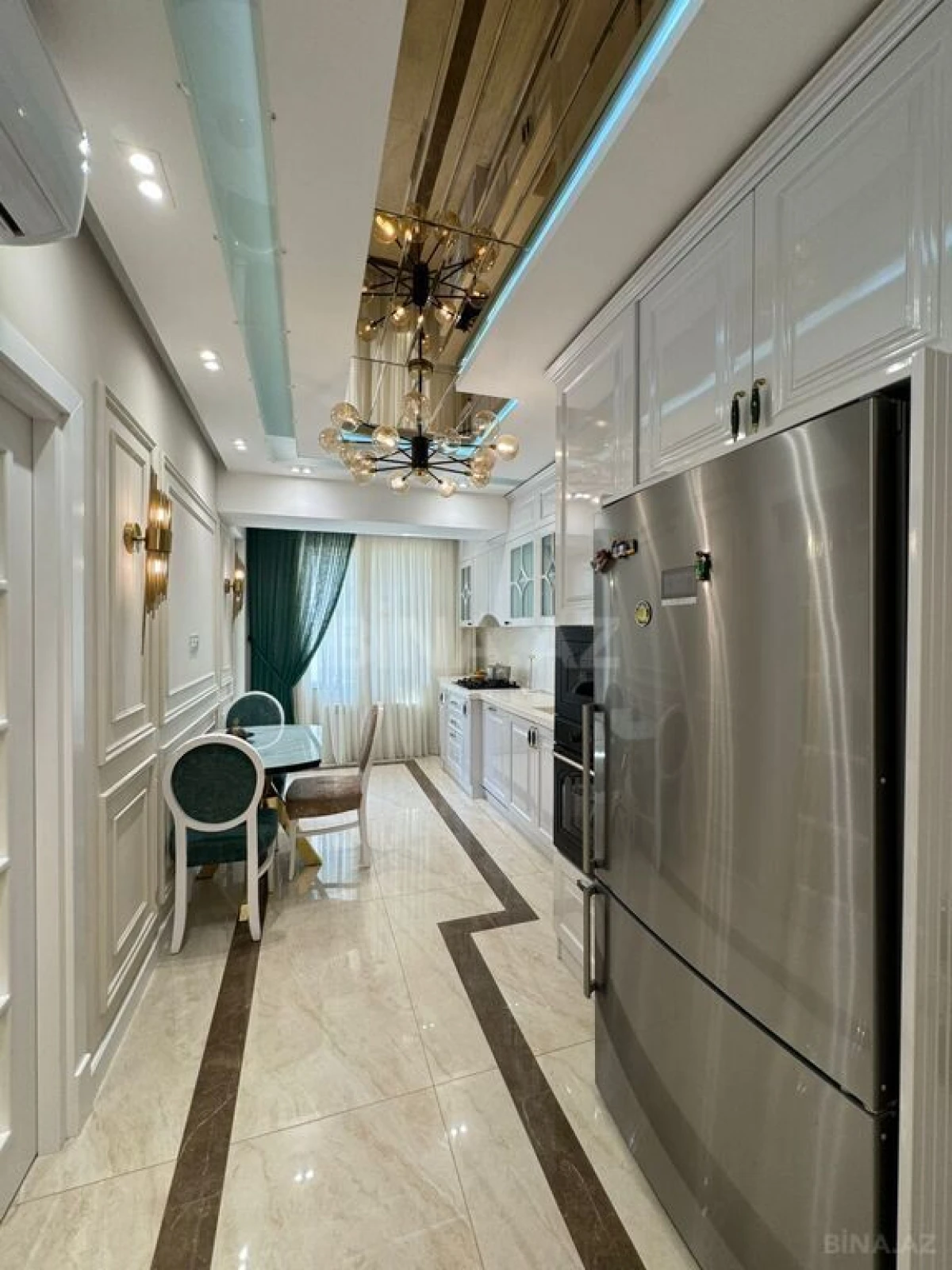 Satılır 4 otaqlı mənzil 155 m²