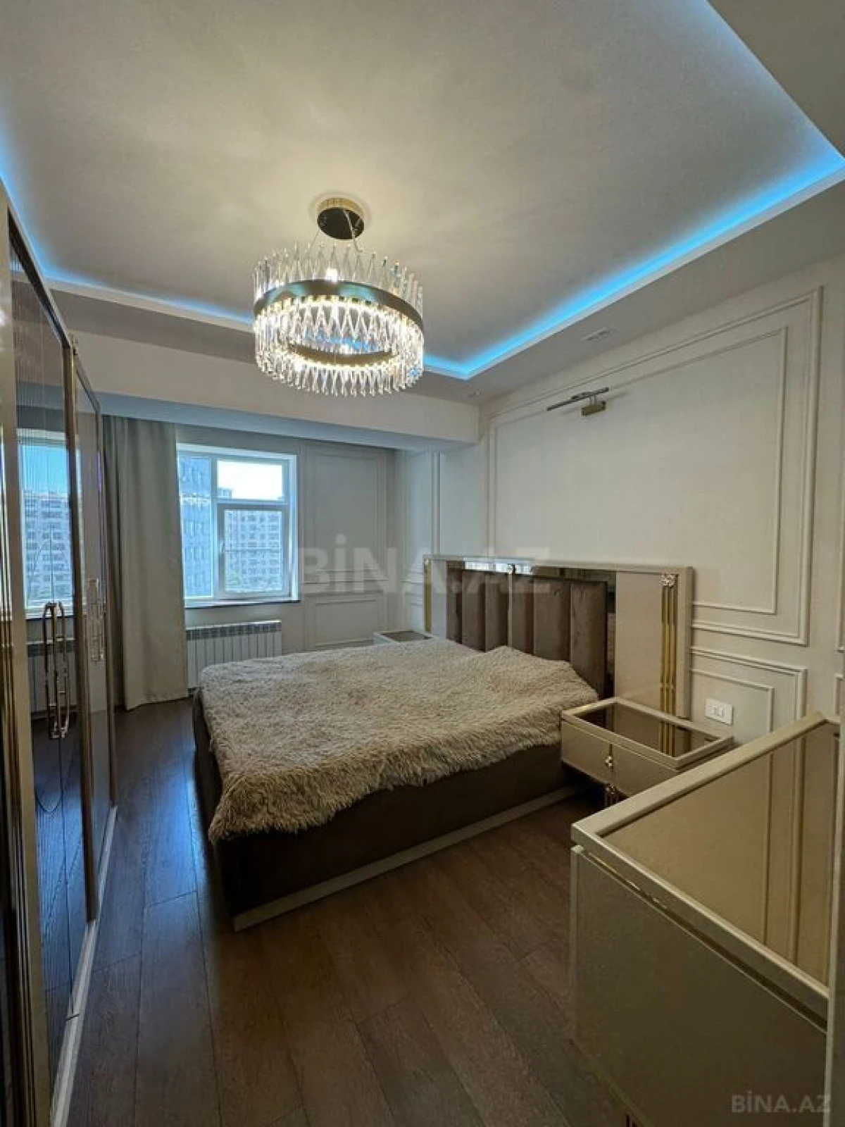 Satılır 4 otaqlı mənzil 155 m²