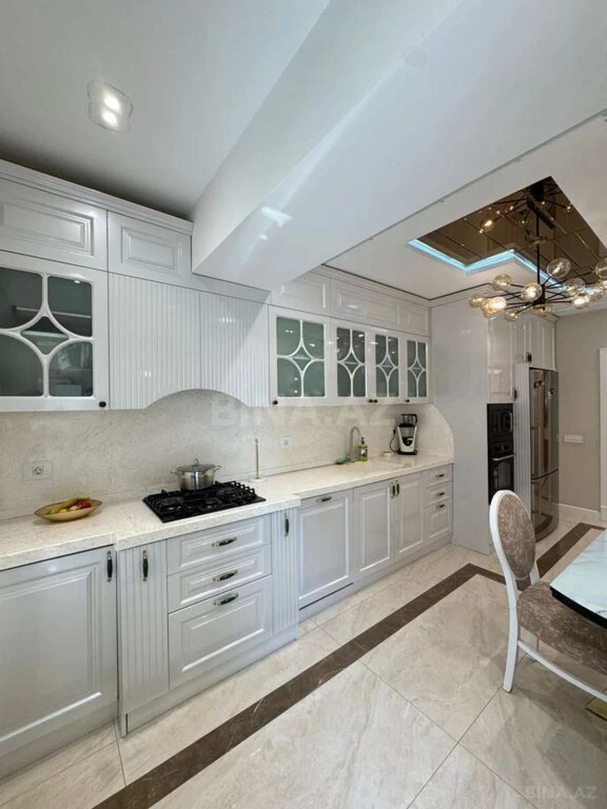 Satılır 4 otaqlı mənzil 155 m²