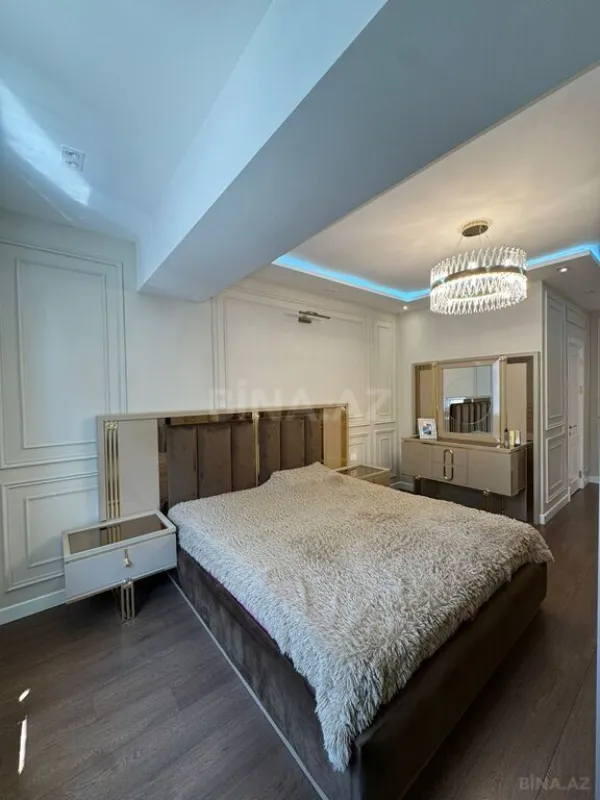 Satılır 4 otaqlı mənzil 155 m²