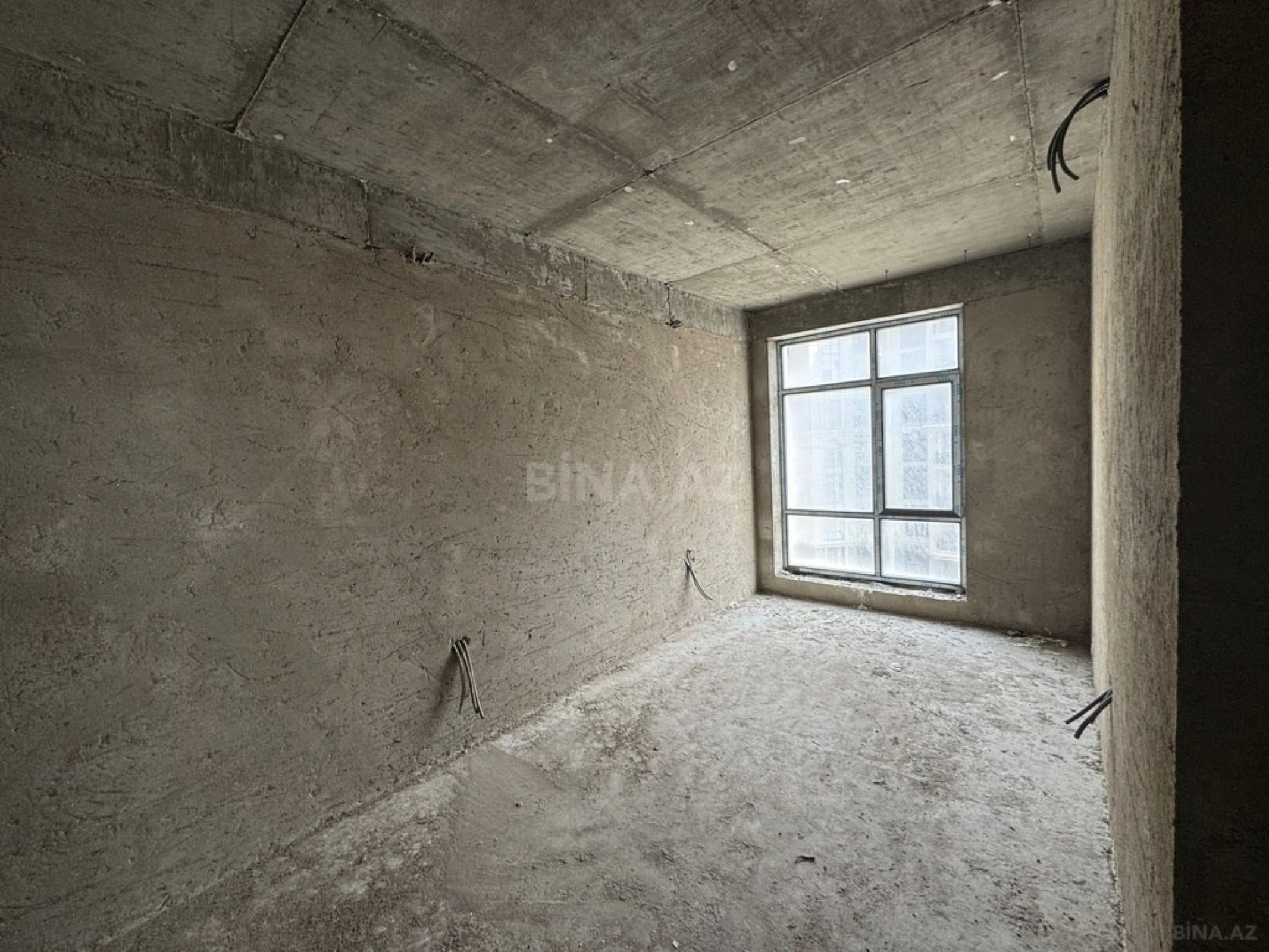 Satılır 4 otaqlı mənzil 200 m²