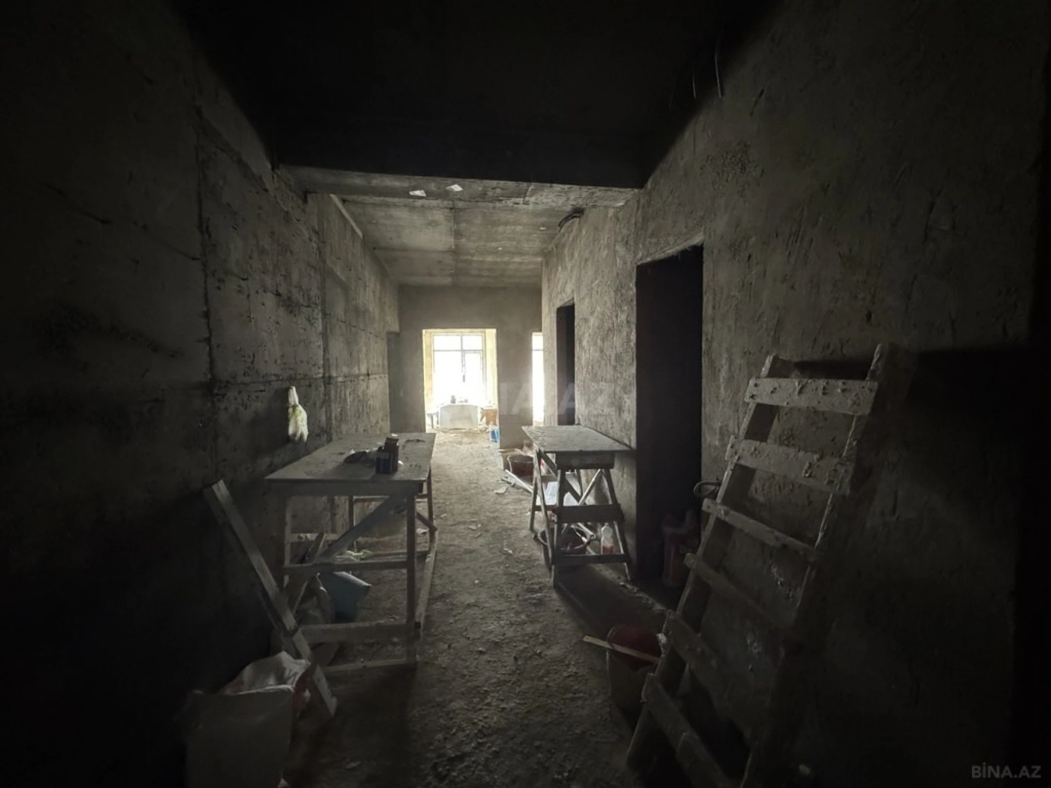 Satılır 4 otaqlı mənzil 200 m²