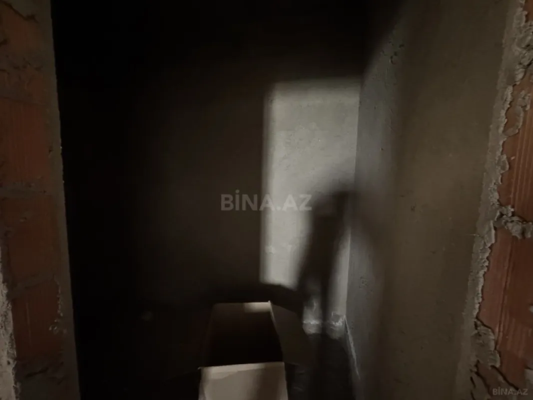 Satılır 4 otaqlı mənzil 200 m²