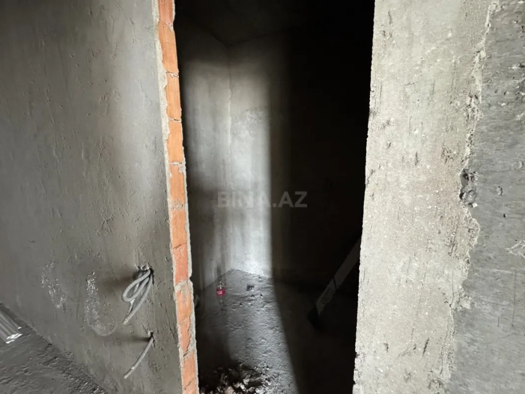 Satılır 4 otaqlı mənzil 200 m²