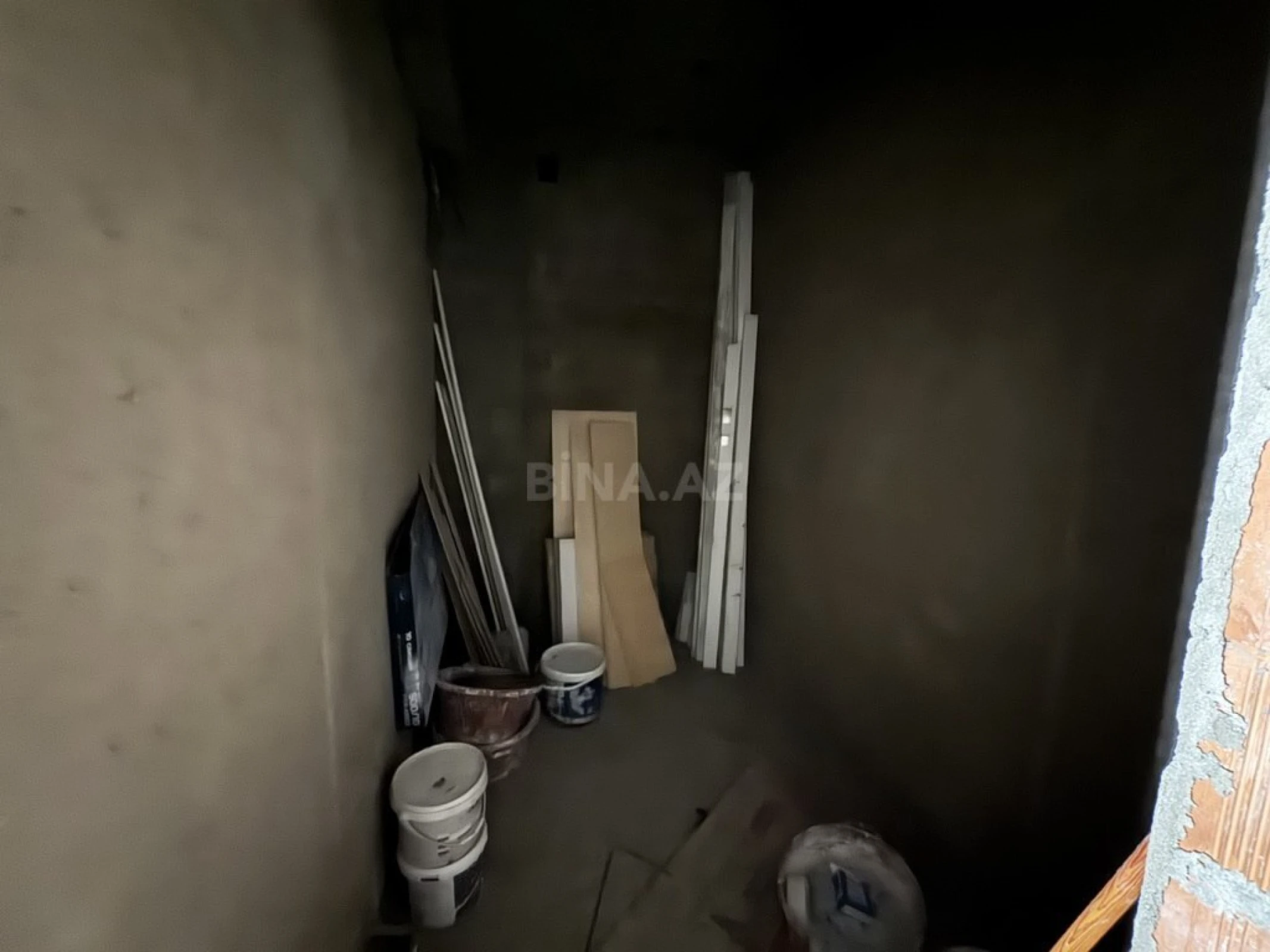 Satılır 4 otaqlı mənzil 200 m²