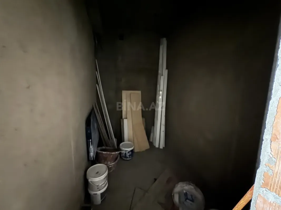 Satılır 4 otaqlı mənzil 200 m²