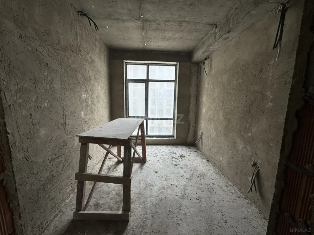 Satılır 4 otaqlı mənzil 200 m²