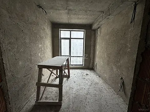 Satılır 4 otaqlı mənzil 200 m²