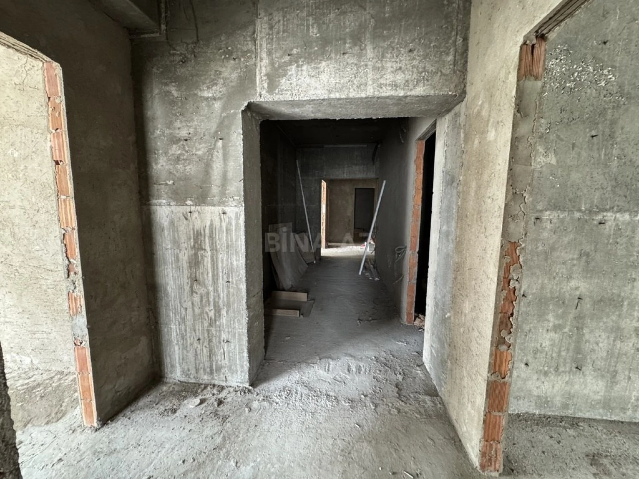 Satılır 4 otaqlı mənzil 200 m²