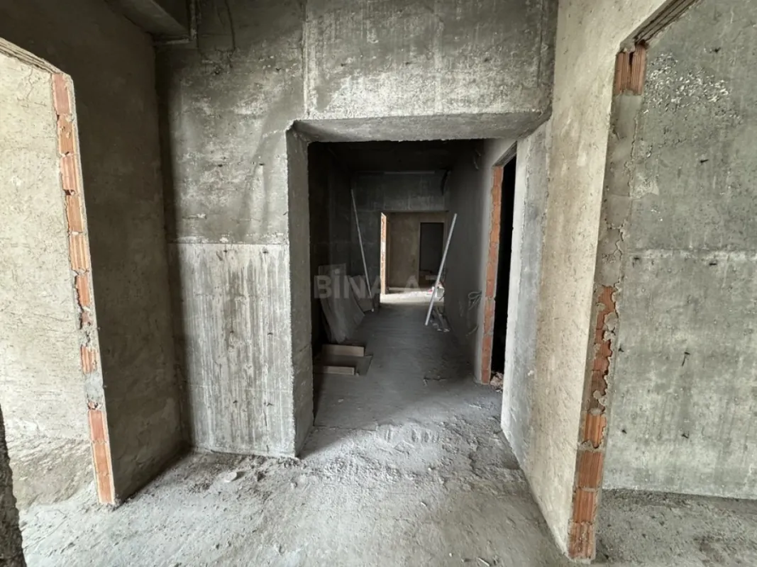 Satılır 4 otaqlı mənzil 200 m²