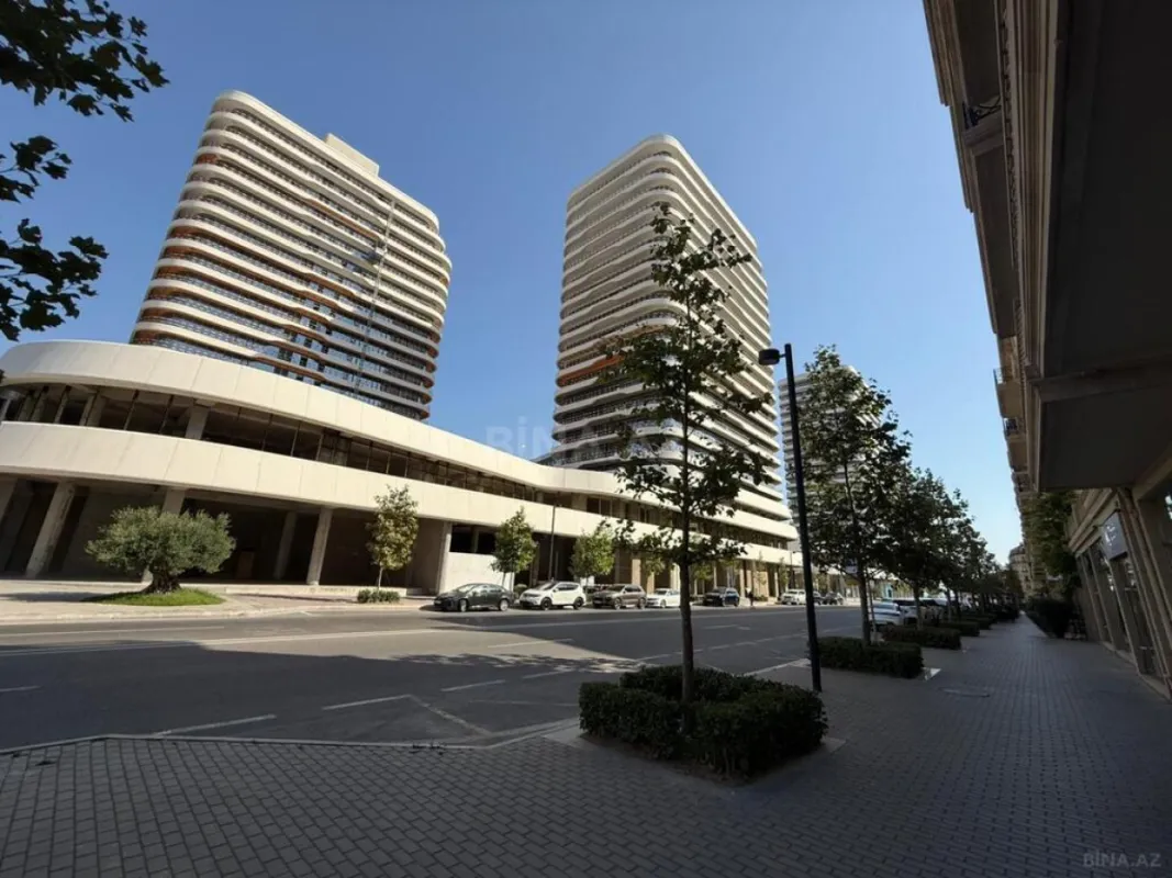 Satılır 3 otaqlı mənzil 180 m²