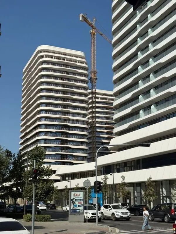 Satılır 3 otaqlı mənzil 180 m²