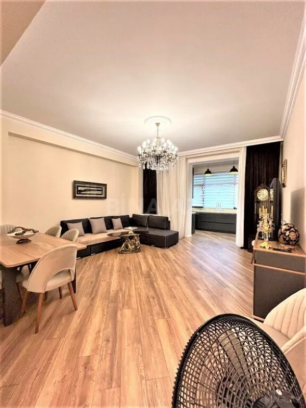 Satılır 2 otaqlı mənzil 72 m²