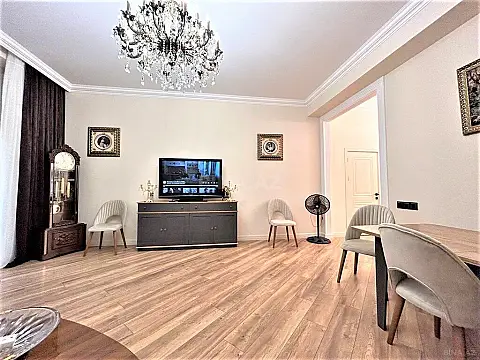 Satılır 2 otaqlı mənzil 72 m²
