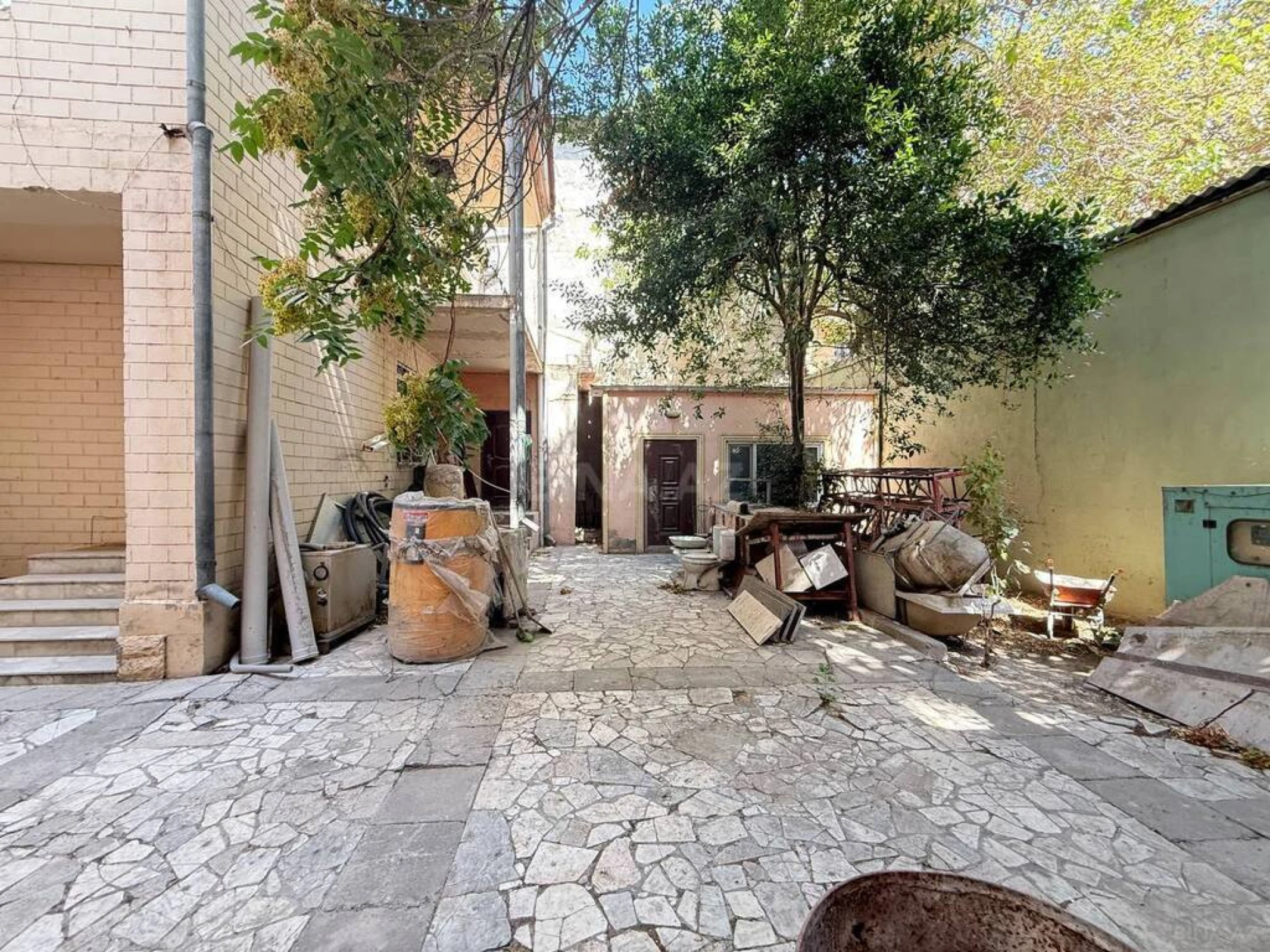 Satılır 6 otaqlı həyət evi 300 m²