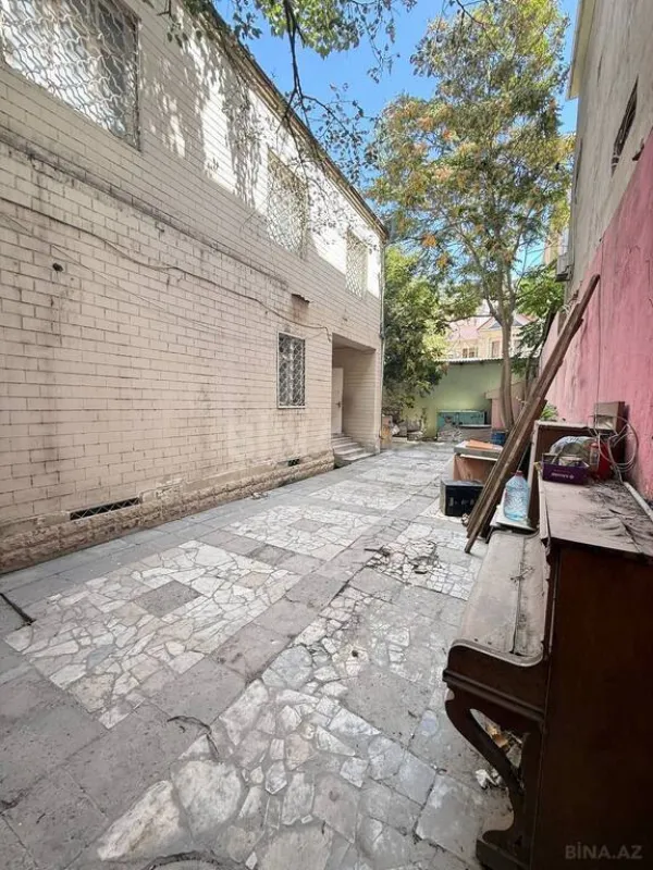 Satılır 6 otaqlı həyət evi 300 m²