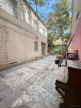 Satılır 6 otaqlı həyət evi 300 m²