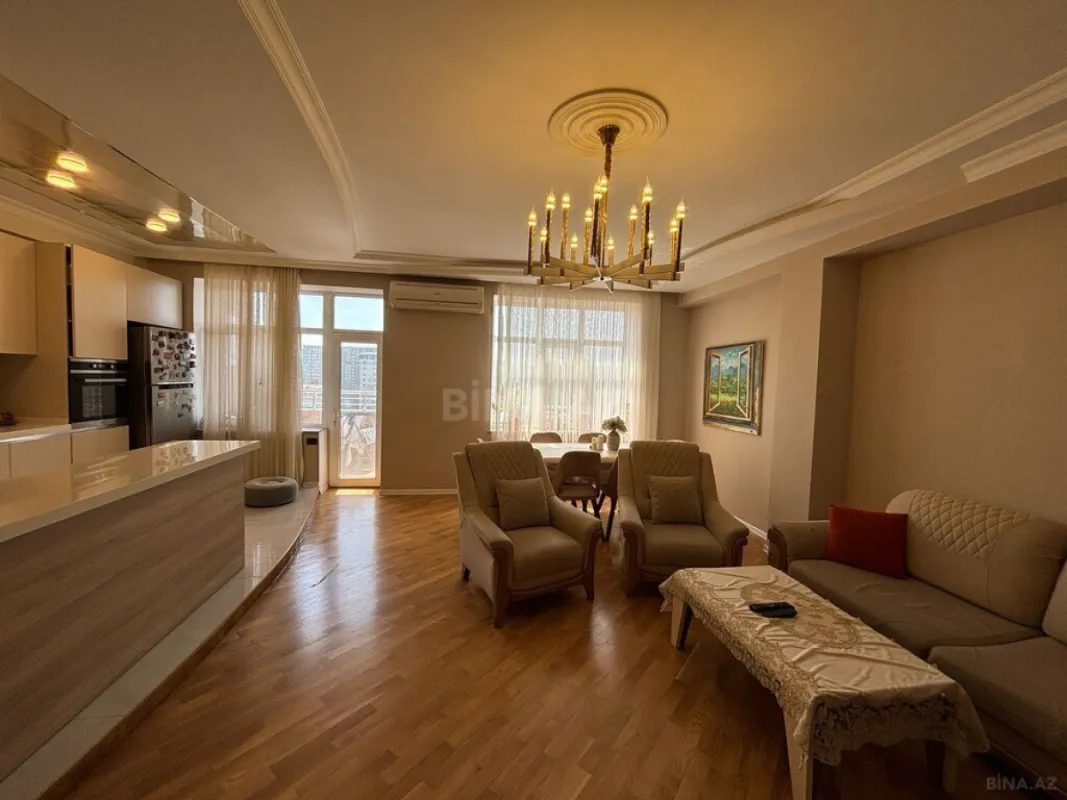 Satılır 3 otaqlı mənzil 117 m²