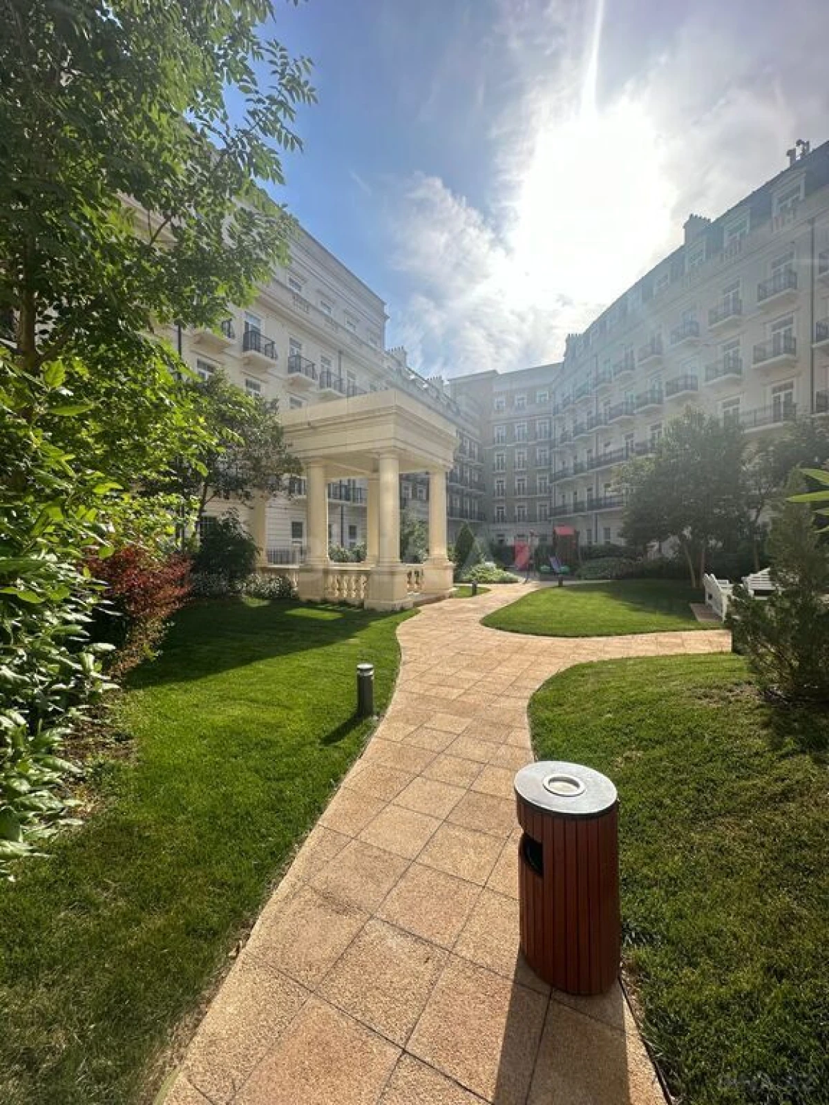 Satılır 3 otaqlı mənzil 103 m²