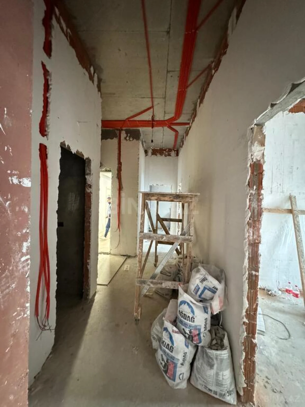 Satılır 3 otaqlı mənzil 103 m²