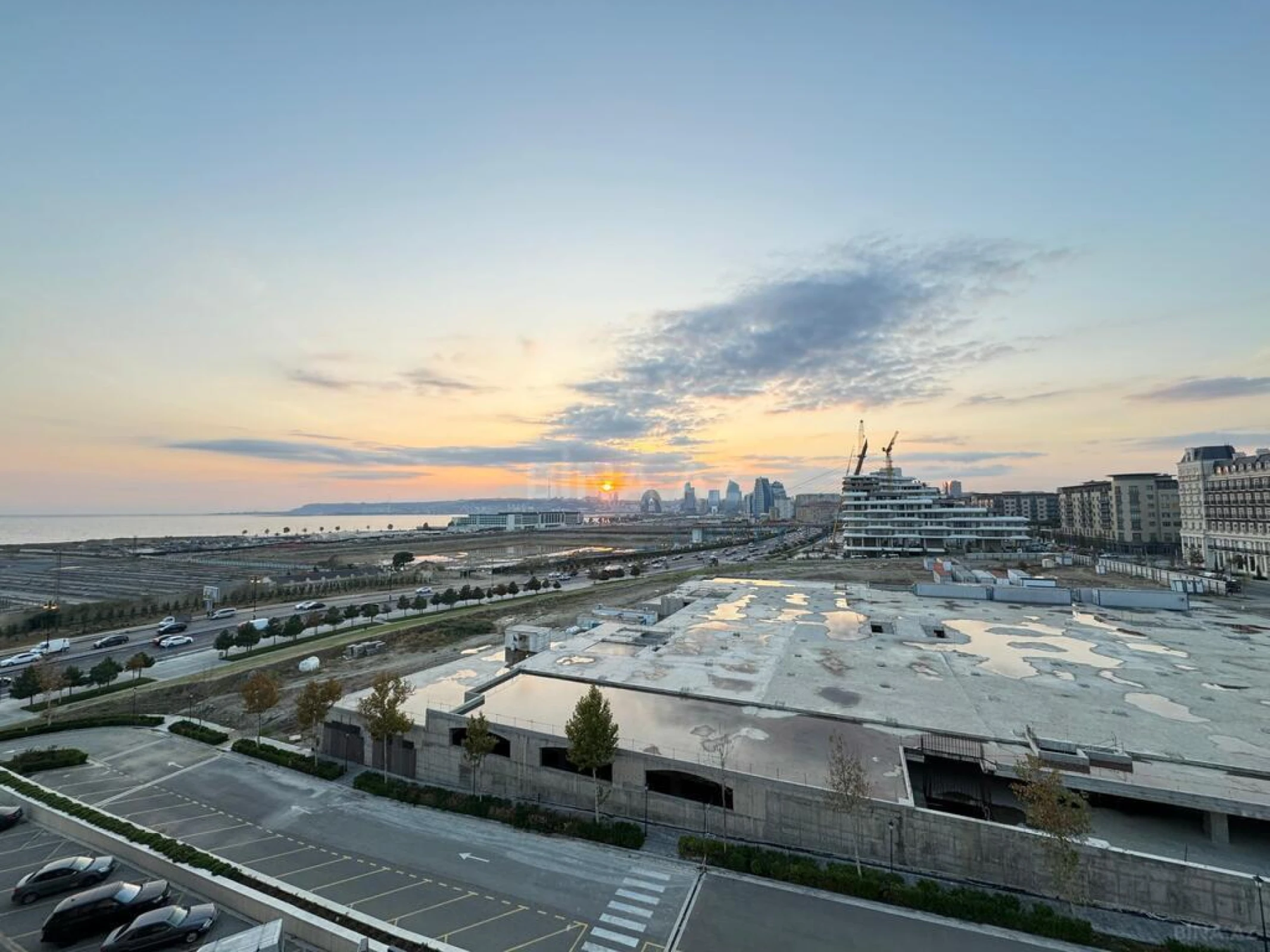 Satılır 3 otaqlı mənzil 103 m²