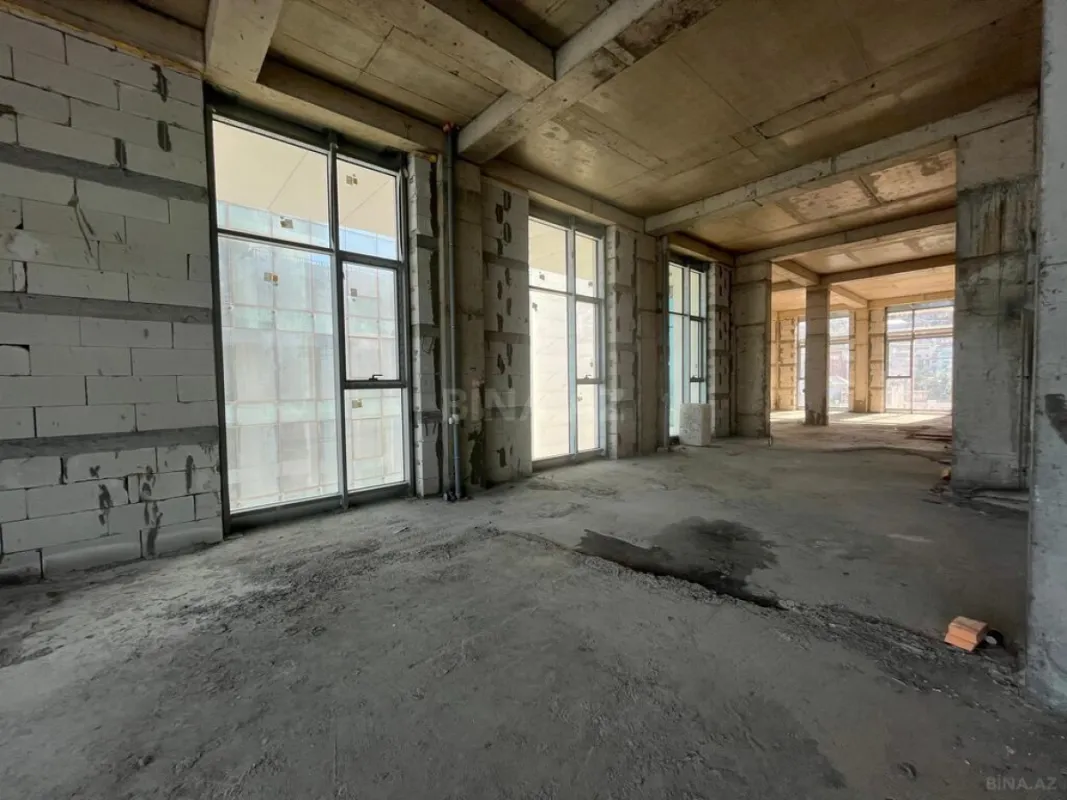 Satılır 5 otaqlı mənzil 527 m²