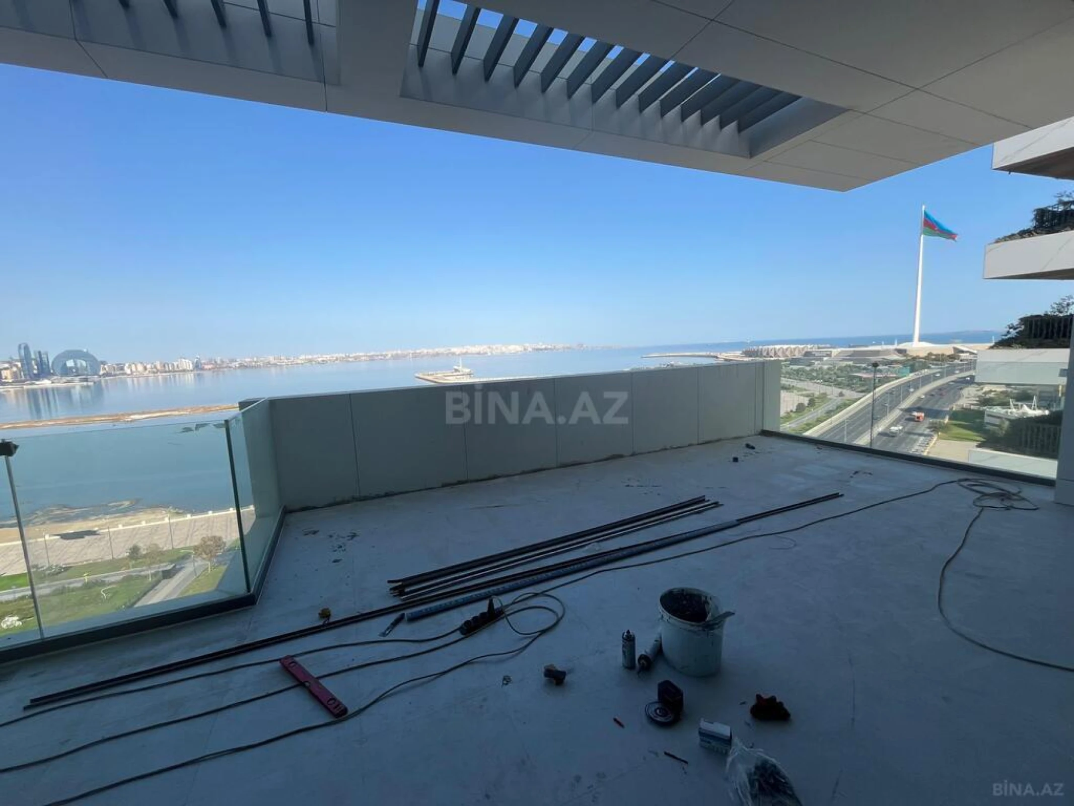 Satılır 5 otaqlı mənzil 527 m²