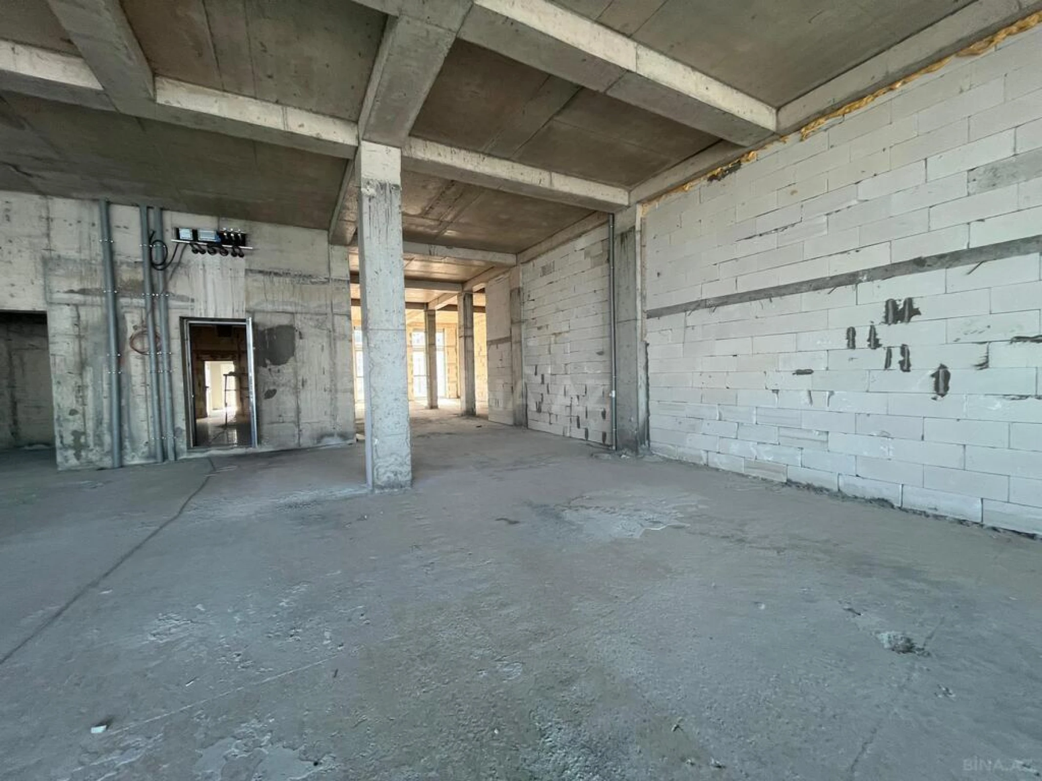 Satılır 5 otaqlı mənzil 527 m²